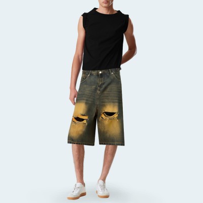 Contrast color spray paint ripped men's denim shorts