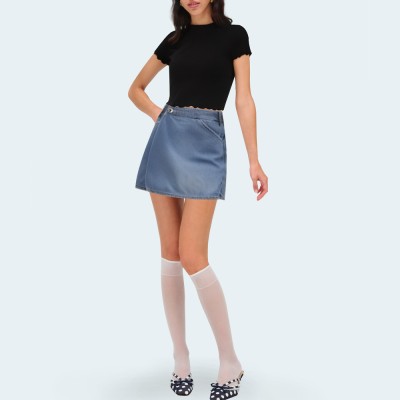 Simple blue mid-rise women's denim shorts
