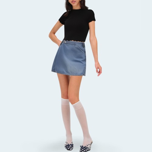 Simple blue mid-rise women's denim shorts
