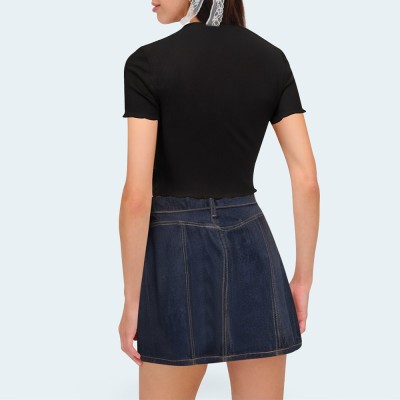 Casual simple mid-rise women's denim shorts